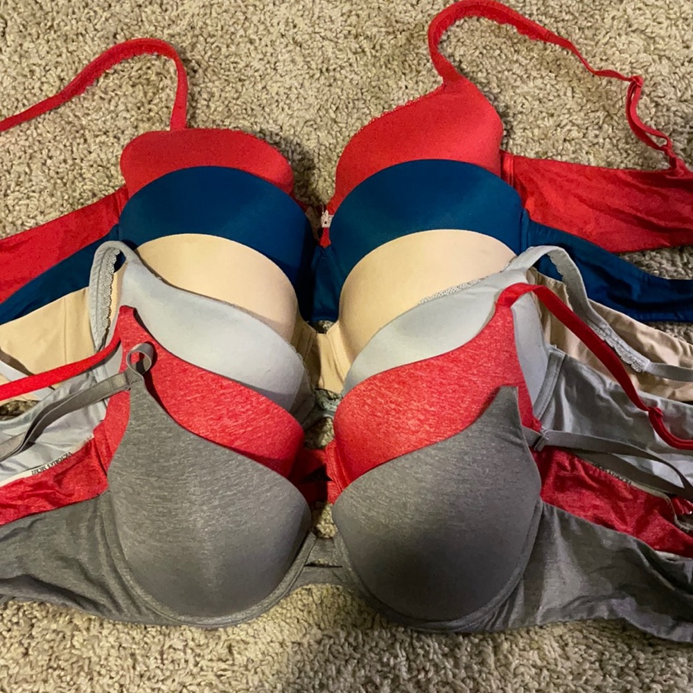 LOT OF 6 BRAS. 34C. Strap and strapless.